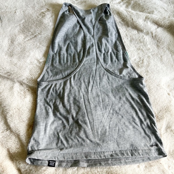 Adidas “sweat expectations” tank - Picture 3 of 4